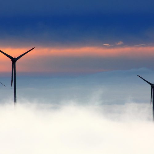 img-windmills-1048981_1280