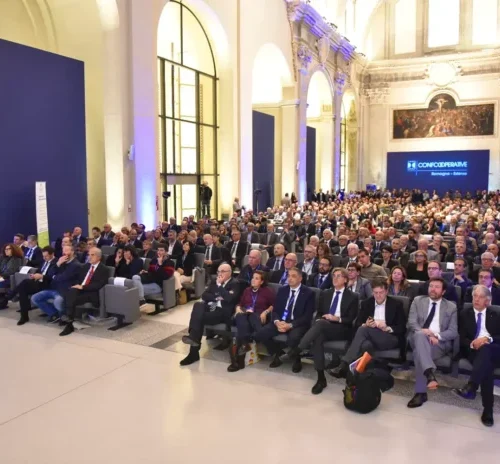 pubblico_assemblea_romagna-estense-696×464