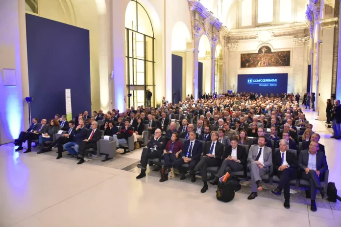 pubblico_assemblea_romagna-estense-696×464