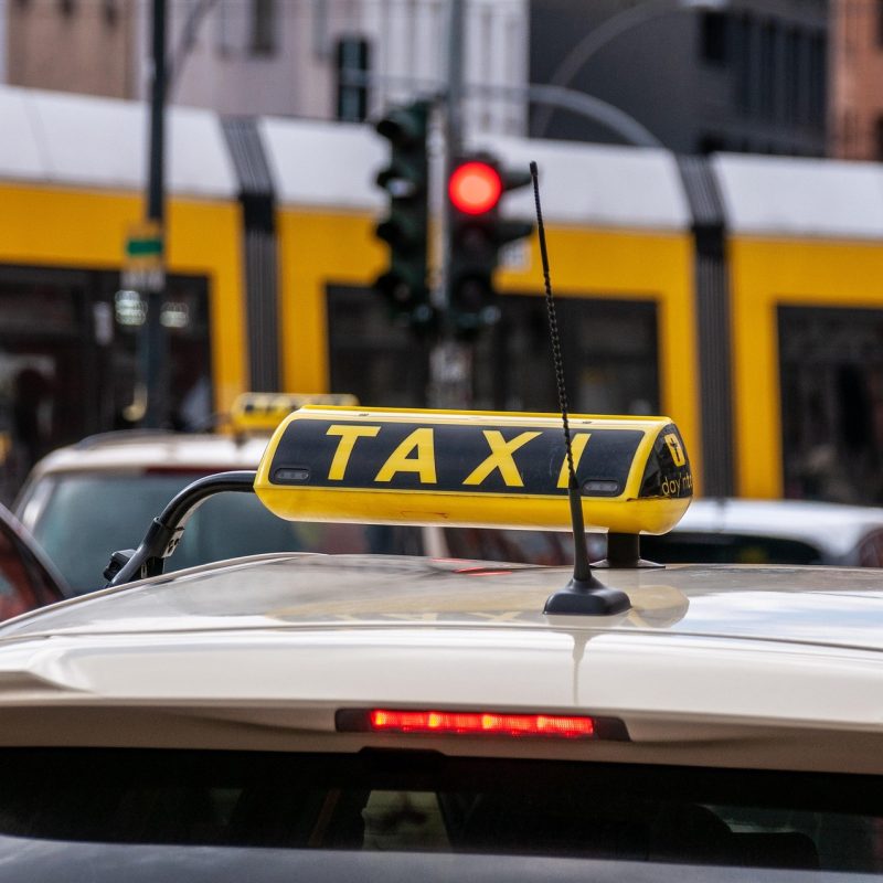taxi-7856666_1920